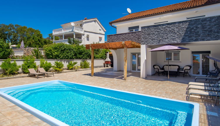 Foto 1 - Casa de 4 habitaciones en Krk con piscina privada y vistas al mar