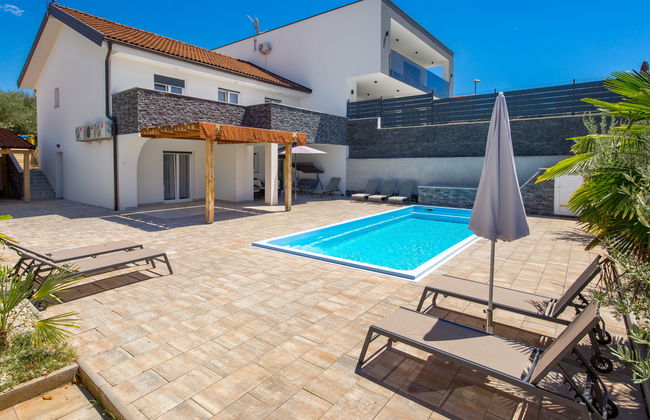Casa de 5 quartos em Krk com piscina privada e jardim - Foto 14