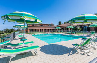 Foto 1 - Casa con 3 camere da letto a San Vincenzo con piscina e vista mare