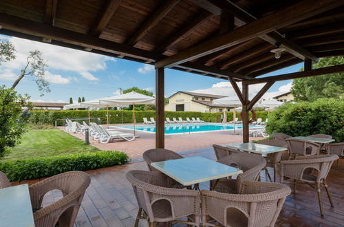 Photo 18 - 2 bedroom Apartment in Desenzano del Garda with swimming pool and mountain view