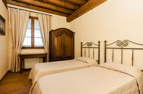 Foto 9 - Apartamento de 2 quartos em Desenzano del Garda com piscina e vista para a montanha