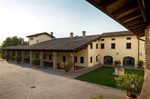 Foto 41 - Apartamento de 2 habitaciones en Desenzano del Garda con piscina y vistas a la montaña