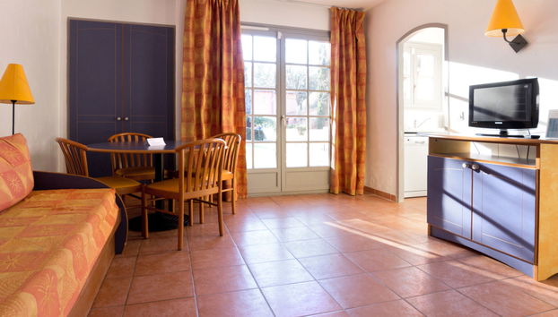Apartment mit 2 Schlafzimmern in Saint-Raphaël mit schwimmbad und garten - Foto 5