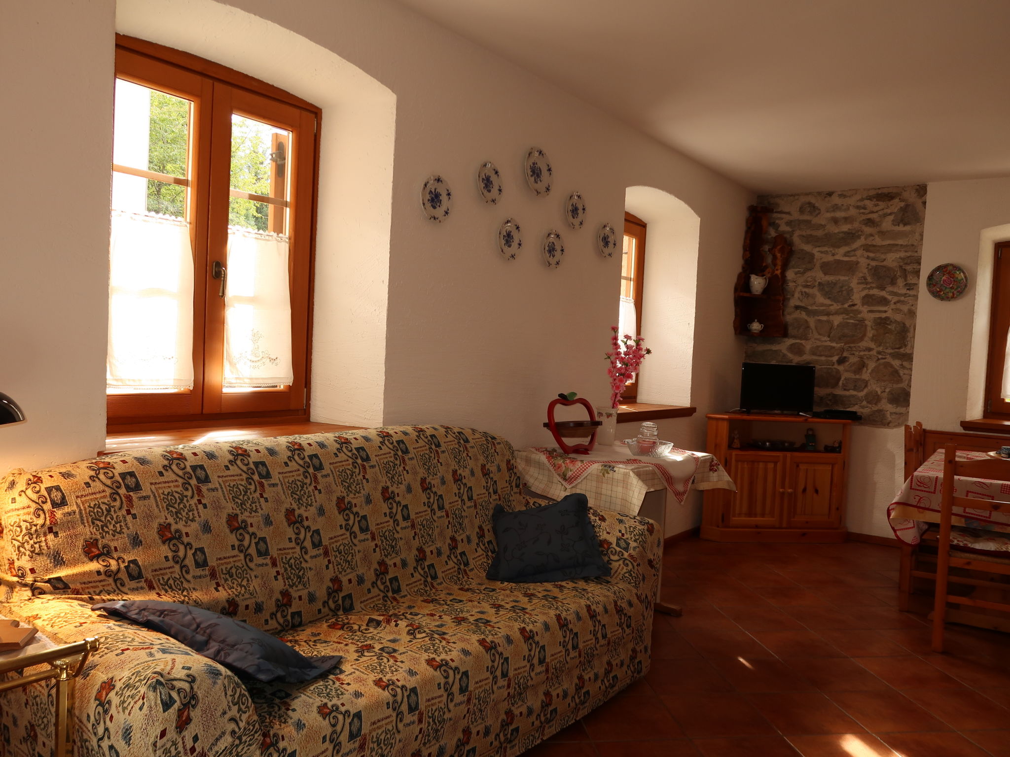 Photo 3 - 2 bedroom Apartment in Calceranica al Lago with garden and mountain view