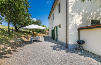 Photo 3 - 3 bedroom Apartment in Rosignano Marittimo with swimming pool and garden