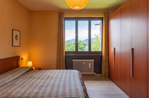 Foto 14 - Appartamento con 3 camere da letto a Laveno Mombello con vista sulle montagne