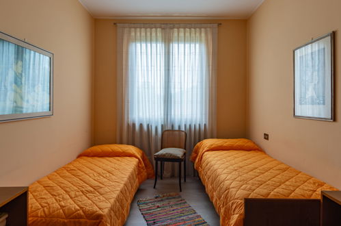 Foto 17 - Appartamento con 3 camere da letto a Laveno Mombello con vista sulle montagne