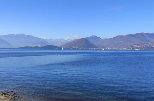 Foto 44 - Casa de 3 quartos em Laveno Mombello com jardim e terraço