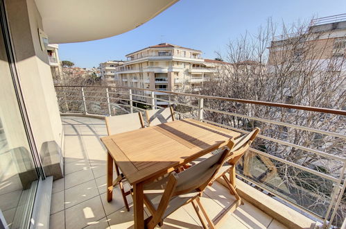 Foto 23 - Apartamento de 1 habitación en Cagnes-sur-Mer con piscina y vistas al mar