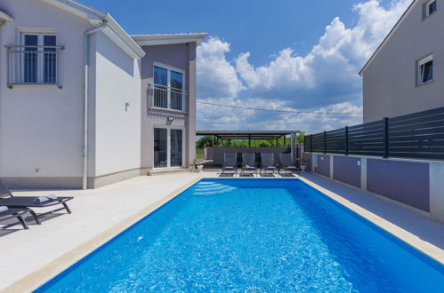 Photo 18 - Maison de 4 chambres à Umag avec piscine privée et vues à la mer