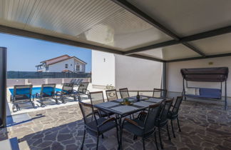 Photo 3 - Maison de 4 chambres à Umag avec piscine privée et terrasse