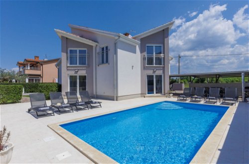 Foto 1 - Casa con 4 camere da letto a Umag con piscina privata e vista mare