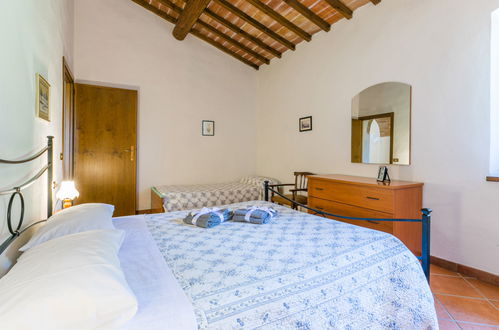 Photo 15 - 3 bedroom Apartment in Volterra with swimming pool and garden