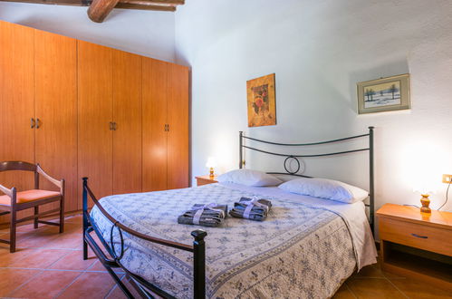 Photo 14 - 3 bedroom Apartment in Volterra with swimming pool and garden