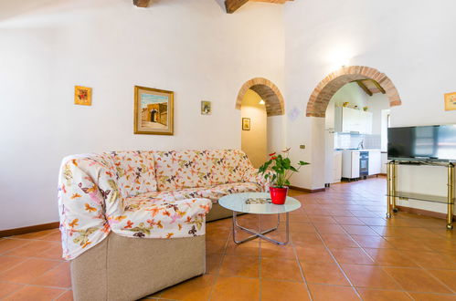 Photo 12 - 3 bedroom Apartment in Volterra with swimming pool and garden