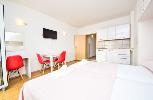 Photo 4 - 2 bedroom Apartment in Makarska