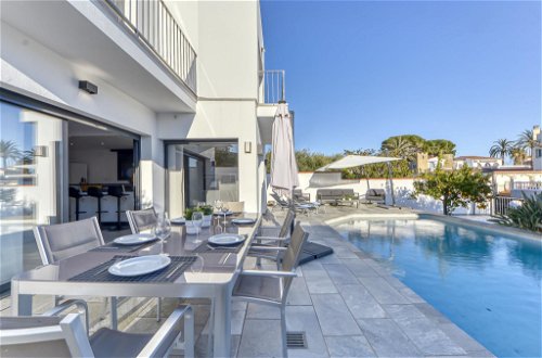 Foto 27 - Casa de 4 habitaciones en Castelló d'Empúries con piscina privada y vistas al mar