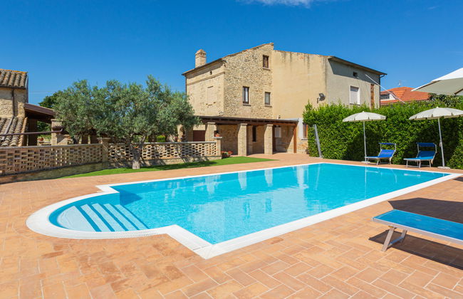 Casa de 3 quartos em Crecchio com piscina e jardim - Foto 1