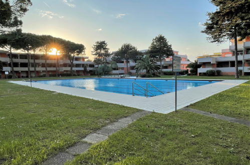 Foto 23 - Apartment mit 2 Schlafzimmern in San Michele al Tagliamento mit schwimmbad und blick aufs meer