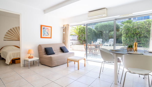 2 bedroom Apartment in Cannes with garden and terrace - Photo 2