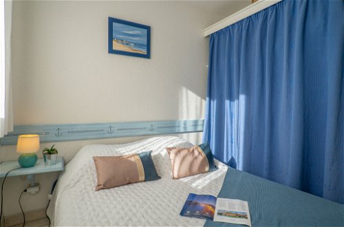 Foto 12 - Apartment mit 2 Schlafzimmern in Fréjus mit schwimmbad und terrasse