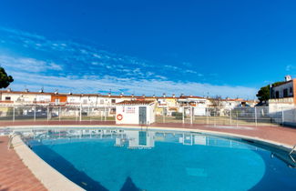 Photo 2 - 2 bedroom House in Castelló d'Empúries with swimming pool and garden