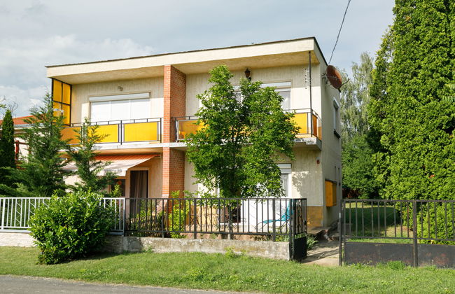 Casa de 2 quartos em Balatonszárszó com jardim e terraço - Foto 1