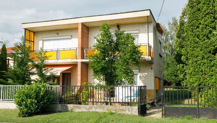 Foto 1 - Casa de 2 habitaciones en Balatonszárszó con jardín y terraza