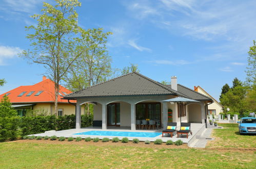 Foto 22 - Casa con 3 camere da letto a Balatonszemes con piscina privata e vista sulle montagne