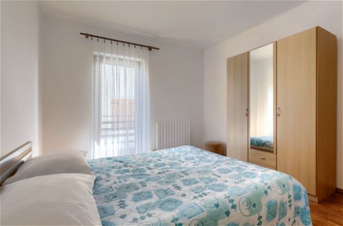 Foto 18 - Apartamento de 1 habitación en Umag con jardín y vistas al mar
