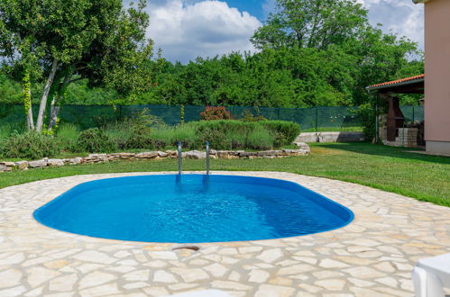 Photo 25 - Maison de 2 chambres à Grožnjan avec piscine privée et jardin