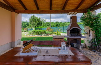 Photo 2 - Maison de 2 chambres à Grožnjan avec piscine privée et jardin