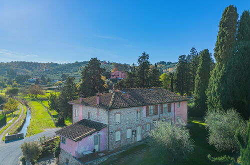 Foto 17 - Apartamento em Lucca com piscina e jardim