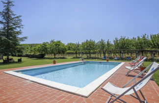 Foto 2 - Apartamento de 2 habitaciones en Monteriggioni con piscina y jardín