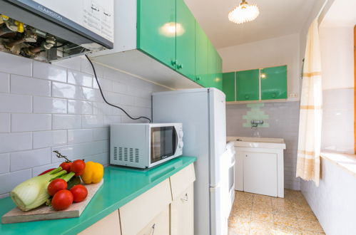 Foto 9 - Apartment mit 2 Schlafzimmern in Monteriggioni mit schwimmbad und garten