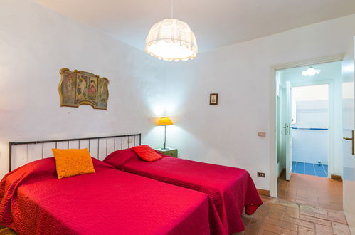 Photo 18 - 2 bedroom Apartment in Monteriggioni with swimming pool and garden