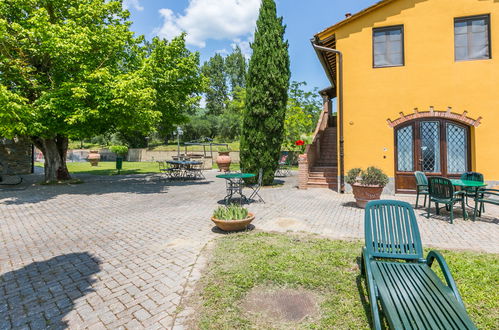 Foto 47 - Appartamento con 2 camere da letto a Capraia e Limite con piscina e giardino