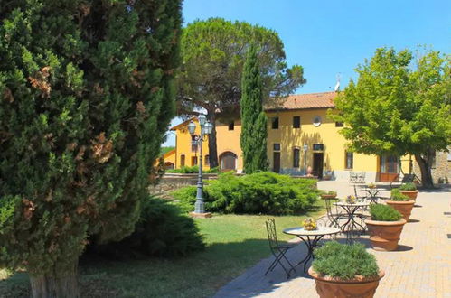 Photo 1 - Appartement de 2 chambres à Capraia e Limite avec piscine et jardin