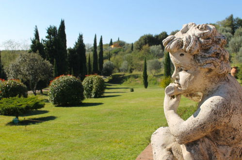 Foto 8 - Appartamento con 2 camere da letto a Capraia e Limite con piscina e giardino