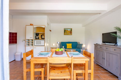 Foto 7 - Apartment mit 1 Schlafzimmer in Sainte-Maxime mit schwimmbad und garten