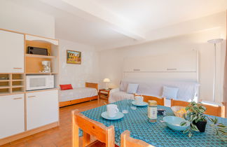 Photo 3 - Apartment in Sainte-Maxime with swimming pool and garden