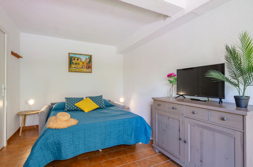 Foto 4 - Apartment mit 1 Schlafzimmer in Sainte-Maxime mit schwimmbad und garten