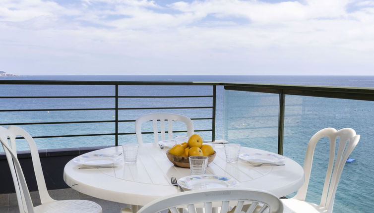 Foto 1 - Appartamento con 2 camere da letto a Castell-Platja d'Aro con terrazza e vista mare