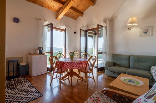 Foto 5 - Haus mit 2 Schlafzimmern in Azzano d'Asti mit schwimmbad und garten