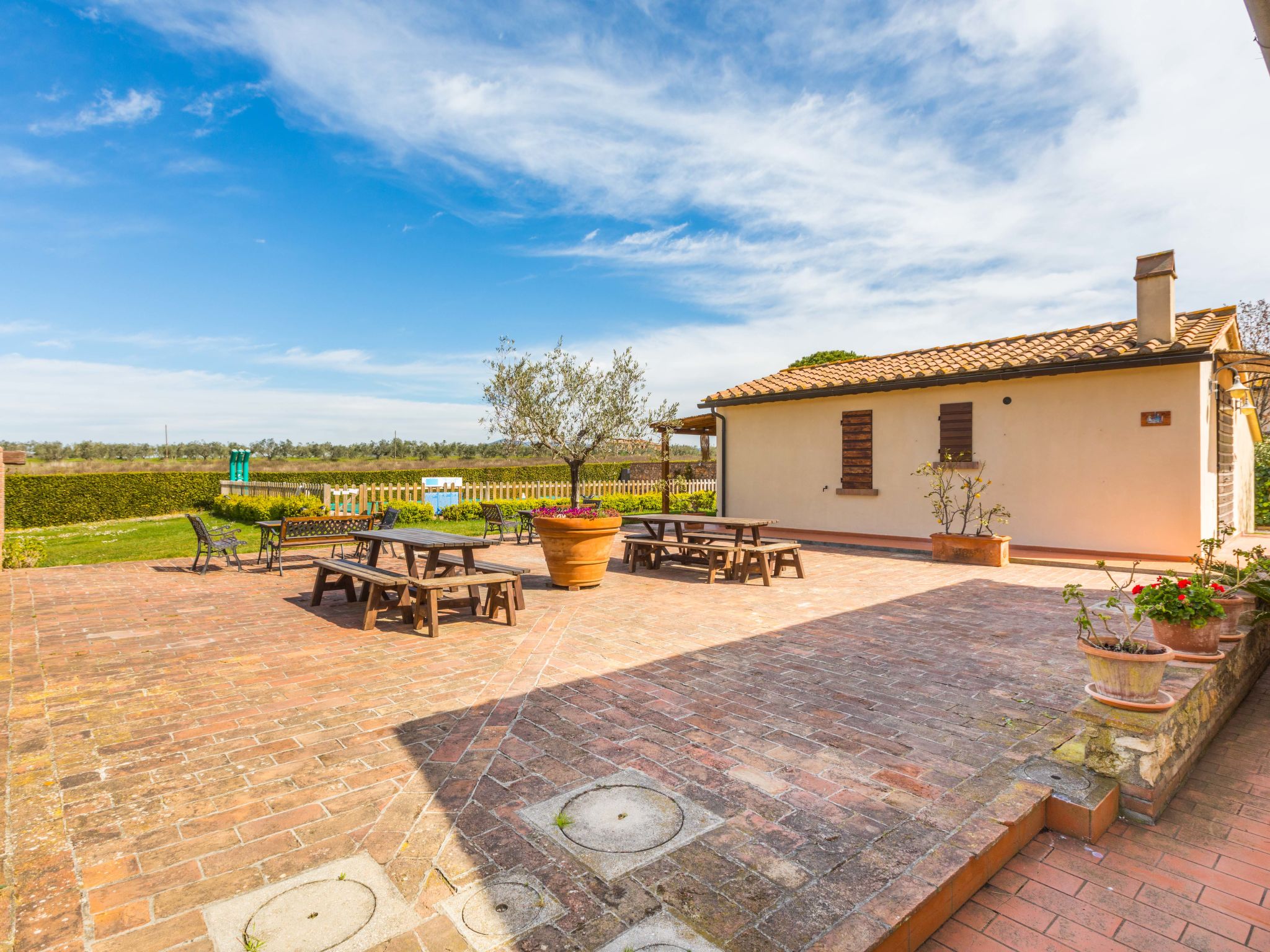 Foto 34 - Apartamento em Cecina com piscina e jardim