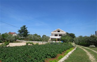 Foto 2 - Appartamento con 3 camere da letto a Vir con giardino e vista mare