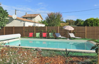 Foto 2 - Casa de 2 habitaciones en Saint-Vivien-de-Médoc con piscina privada y jardín