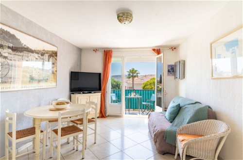 Foto 1 - Apartamento de 2 quartos em Le Lavandou com vistas do mar