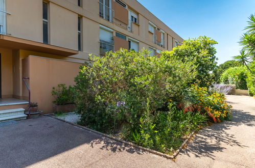 Photo 20 - Appartement de 2 chambres à Le Lavandou avec jardin