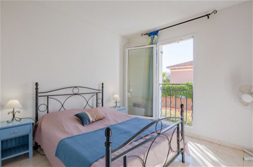 Foto 9 - Casa con 2 camere da letto a Fréjus con piscina e vista mare